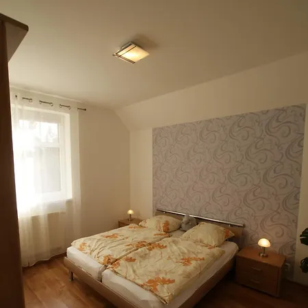 Family Retreat, Bohemia With Pool Villa *
